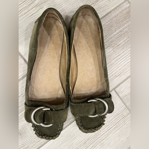 BCBG Generation Suede Green Ballet Flats Size 8 - Picture 2 of 9